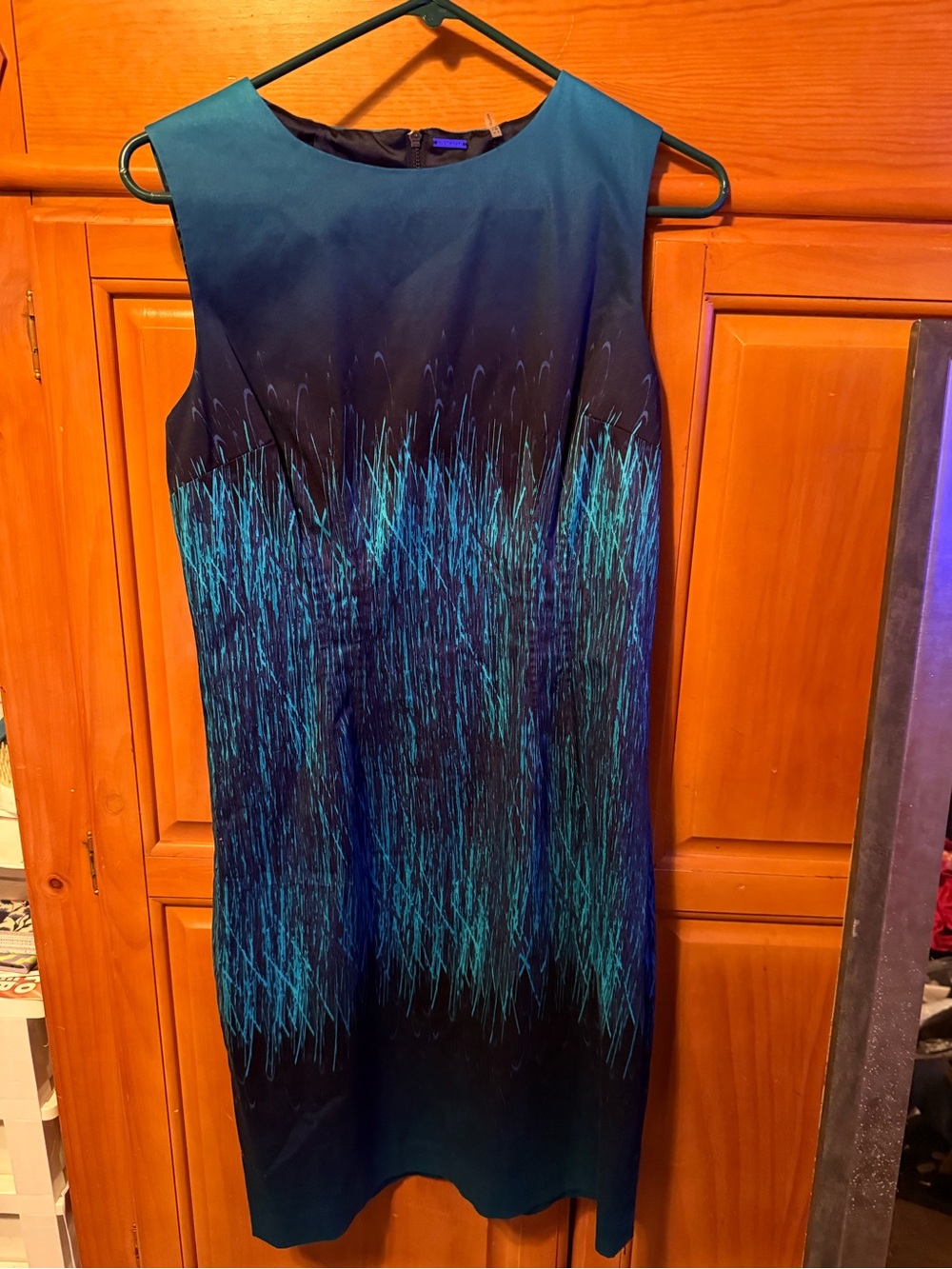 T Tahari Navy and Teal Sleeveless Sheath Dress